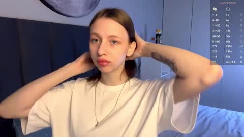 Snapshot of ellie_hollow chatting on 09.25.25 Ellie online show from 09.25.25