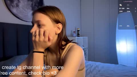 Snapshot of ellie_hollow chatting on 10.26.25 Ellie online show from 10.26.25