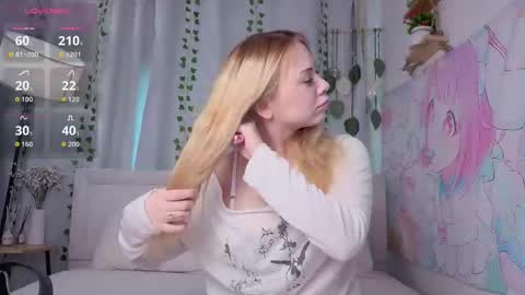 Snapshot of ellie_hollow chatting on 02.26.26 Ellie online show from 02.26.26