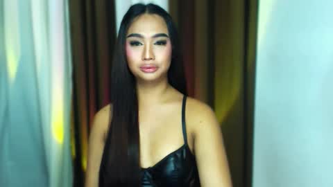 Snapshot of elliecummers chatting on 10.07.25 ellie online show from 10.07.25