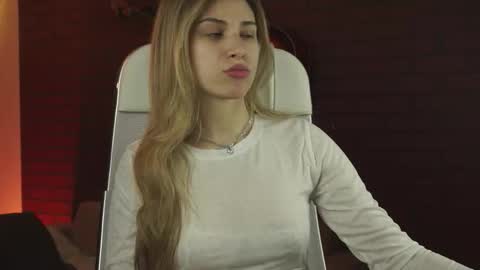 Snapshot of elliecutes chatting on 09.29.25 elliecutes online show from 09.29.25