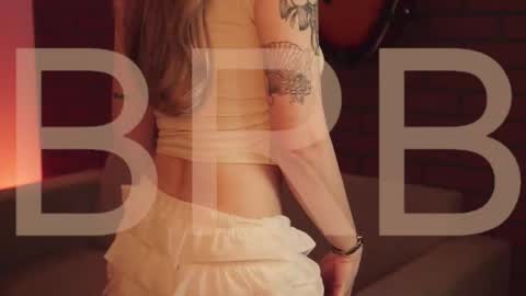 Snapshot of elliecutes chatting on 10.14.25 elliecutes online show from 10.14.25