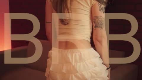 Snapshot of elliecutes chatting on 10.17.25 elliecutes online show from 10.17.25