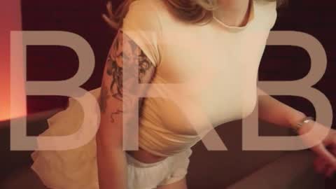 Snapshot of elliecutes chatting on 10.19.25 elliecutes online show from 10.19.25