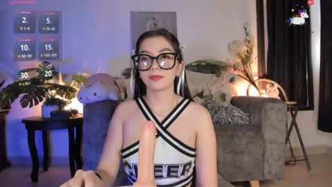 elliedream_ online show from 06.17.26