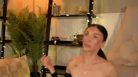 EllieJules online show from 08.10.26