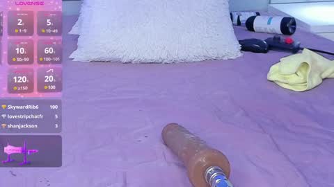 Snapshot of elliemoret chatting on 12.03.24   online show from 12.03.24