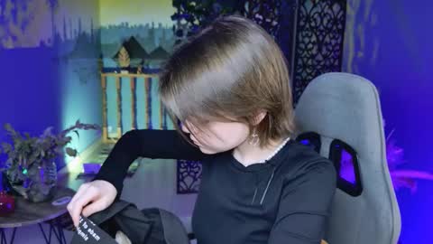 elliemurler online show from 10.13.25