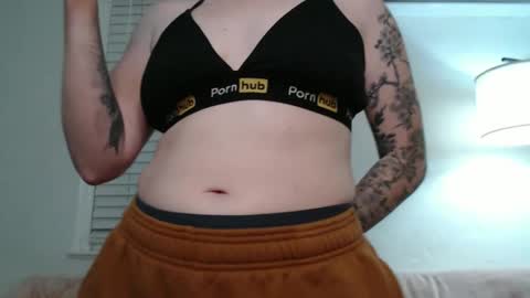 Ellie Rowyn online show from 10.09.25