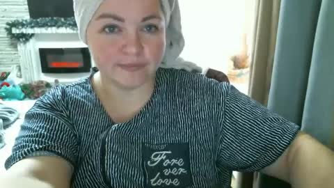 Snapshot of ellimol chatting on 12.12.24 EliMoL online show from 12.12.24