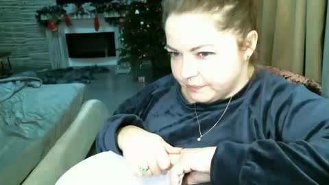 Snapshot of ellimol chatting on 12.24.24 EliMoL online show from 12.24.24