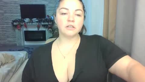 Snapshot of ellimol chatting on 01.18.25 EliMoL online show from 01.18.25