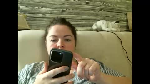 Snapshot of ellimol chatting on 02.12.25 EliMoL online show from 02.12.25