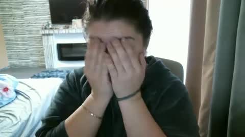 Snapshot of ellimol chatting on 03.10.25 EliMoL online show from 03.10.25