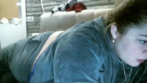 Snapshot of ellimol chatting on 03.11.25 EliMoL online show from 03.11.25