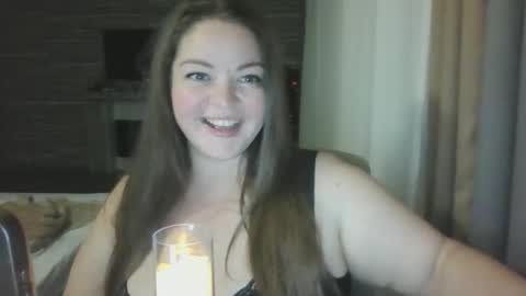 Snapshot of ellimol chatting on 09.28.25 EliMoL online show from 09.28.25