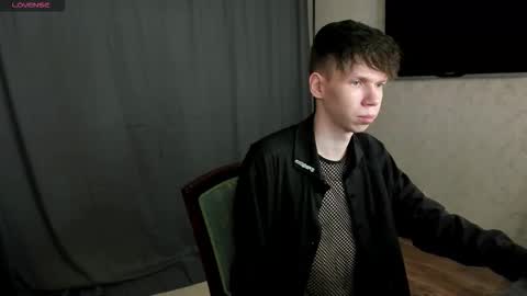 Snapshot of elliot_mars_ chatting on 10.24.25 elliot_mars_ online show from 10.24.25