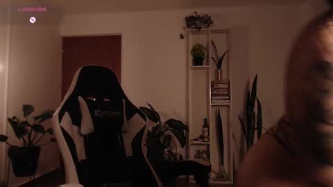 Snapshot of elly_uwuw chatting on 11.04.25 Emy Castro online show from 11.04.25