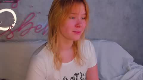 Snapshot of ellya_castro chatting on 09.18.25 ellya_castro online show from 09.18.25