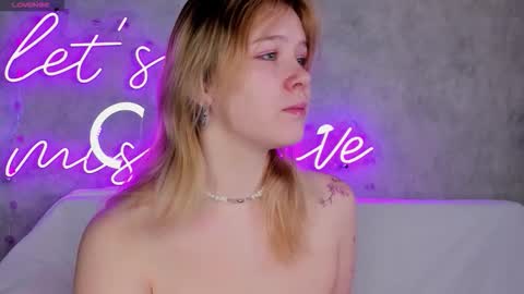 Snapshot of ellya_castro chatting on 09.25.25 ellya_castro online show from 09.25.25