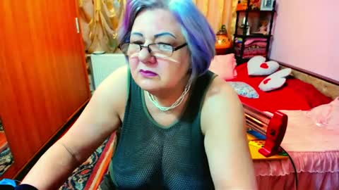 ellyhot53 online show from 12.19.24