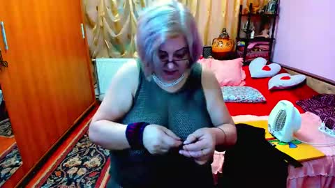 ellyhot53 online show from 02.18.25