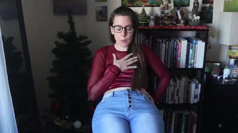 Elly Naomi online show from 01.04.25