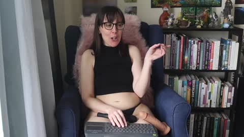 Elly Naomi online show from 02.08.25