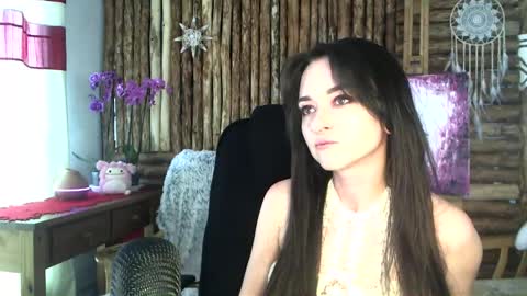 Ellysan de lart online show from 11.03.25