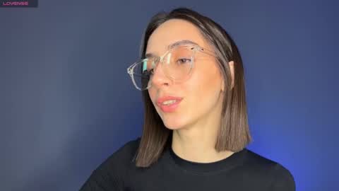 Snapshot of ellzabeth_ellison chatting on 02.26.25 Im online Fri Sun Mon Tue Thu Fri Sat3 from 1000 online show from 02.26.25