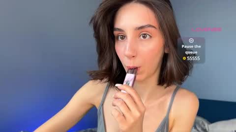 Snapshot of ellzabeth_ellison chatting on 03.08.25 Im online Fri Sun Mon Tue Thu Fri Sat3 from 1000 online show from 03.08.25