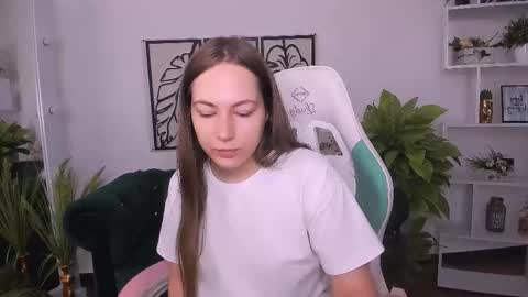 Snapshot of elma_lily chatting on 09.15.25 elma_lily online show from 09.15.25