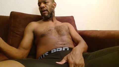 My name is Elmore. Please say hello I like to chat with you. If you have requests or dirty talk please use tip online show from 02.10.25