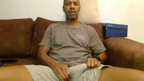 My name is Elmore. Please say hello I like to chat with you. If you have requests or dirty talk please use tip online show from 03.04.25