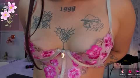 Snapshot of elodie_walker chatting on 09.21.25 Elodie online show from 09.21.25