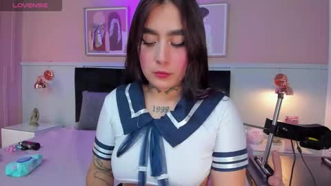 Snapshot of elodie_walker chatting on 09.24.25 Elodie online show from 09.24.25