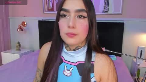 Snapshot of elodie_walker chatting on 09.25.25 Elodie online show from 09.25.25