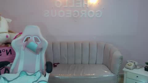Snapshot of elody_a chatting on 02.21.25 Elody online show from 02.21.25