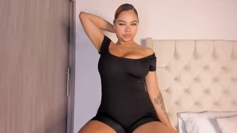 Snapshot of eloisa_cleavage_ chatting on 02.04.25 Maya online show from 02.04.25