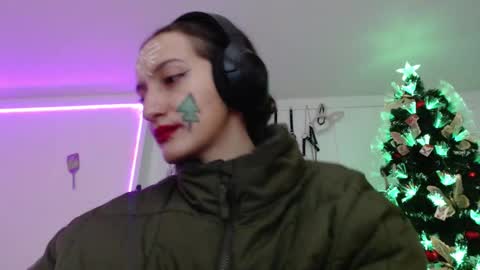 Snapshot of eloise_brown_ chatting on 12.17.24 Chelsea Please help me to reach 100 thumbs up online show from 12.17.24