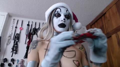 Snapshot of eloise_brown_ chatting on 12.31.24 Chelsea Please help me to reach 100 thumbs up online show from 12.31.24