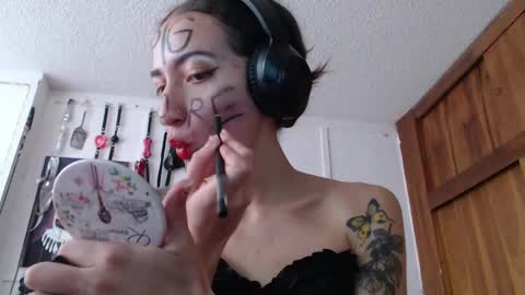 Snapshot of eloise_brown_ chatting on 01.08.25 Chelsea Please help me to reach 100 thumbs up online show from 01.08.25