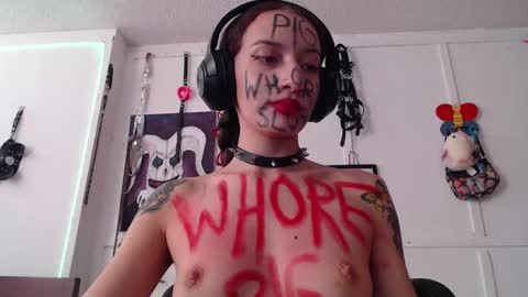 Snapshot of eloise_brown_ chatting on 01.14.25 Chelsea Please help me to reach 100 thumbs up online show from 01.14.25