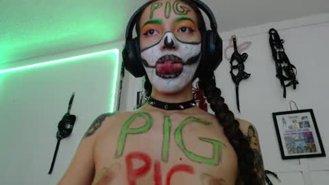 Snapshot of eloise_brown_ chatting on 01.20.25 Chelsea Please help me to reach 100 thumbs up online show from 01.20.25