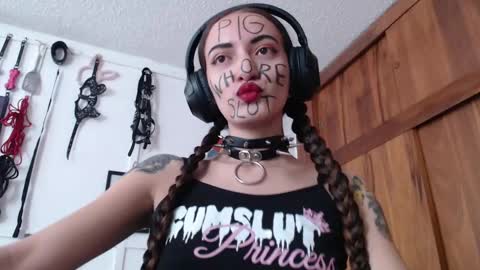 Snapshot of eloise_brown_ chatting on 01.20.25 Chelsea Please help me to reach 100 thumbs up online show from 01.20.25