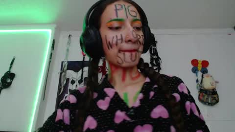Snapshot of eloise_brown_ chatting on 01.22.25 Chelsea Please help me to reach 100 thumbs up online show from 01.22.25