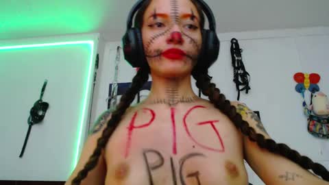 Snapshot of eloise_brown_ chatting on 01.22.25 Chelsea Please help me to reach 100 thumbs up online show from 01.22.25