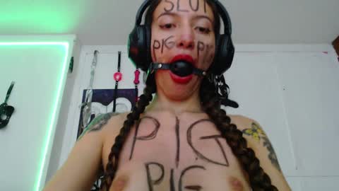 Snapshot of eloise_brown_ chatting on 01.24.25 Chelsea Please help me to reach 100 thumbs up online show from 01.24.25