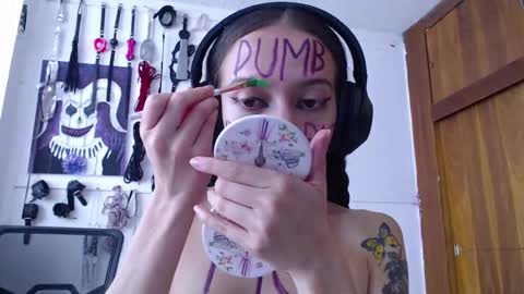 Snapshot of eloise_brown_ chatting on 01.29.25 Chelsea Please help me to reach 100 thumbs up online show from 01.29.25
