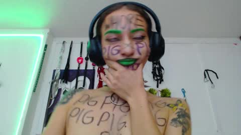 Snapshot of eloise_brown_ chatting on 02.06.25 Chelsea Please help me to reach 100 thumbs up online show from 02.06.25